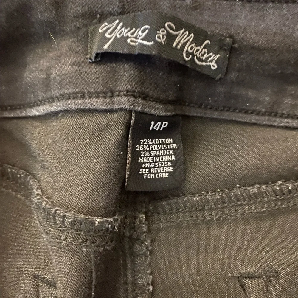 Young and modern black jean size 14p